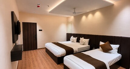 Hotel Presidency Room Type - Deluxe King Room - 3 Bed