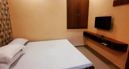 BALAN INTERNATIONAL Room Type - DELUXE DOUBLE ROOM AC