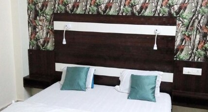 Inn Residency | AC Rooms & Wifi Room Type - Cozy Deluxe Room