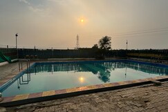 Walias Croft  3 Private rooms   Pool   City break