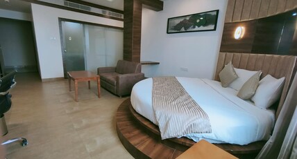 The Fern Residency Bhuj, Series by Marriott Room Type - Hazel Suite, 1 King Bed