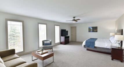 Holiday Inn Express WISCONSIN DELLS Room Type - 4 Queen 3 Bedroom Suite Pool View Holiday Inn Express WISCONSIN DELLS Room Type - 4 Queen 3 Bedroom Suite Pool View