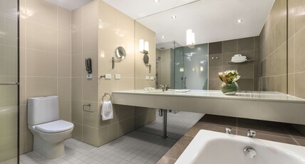 Hilton Auckland Room Type - TWIN DELUXE HARBOUR VIEW