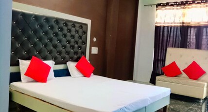 Hotel Lifafa Stay Room Type - Deluxe with Balcony
