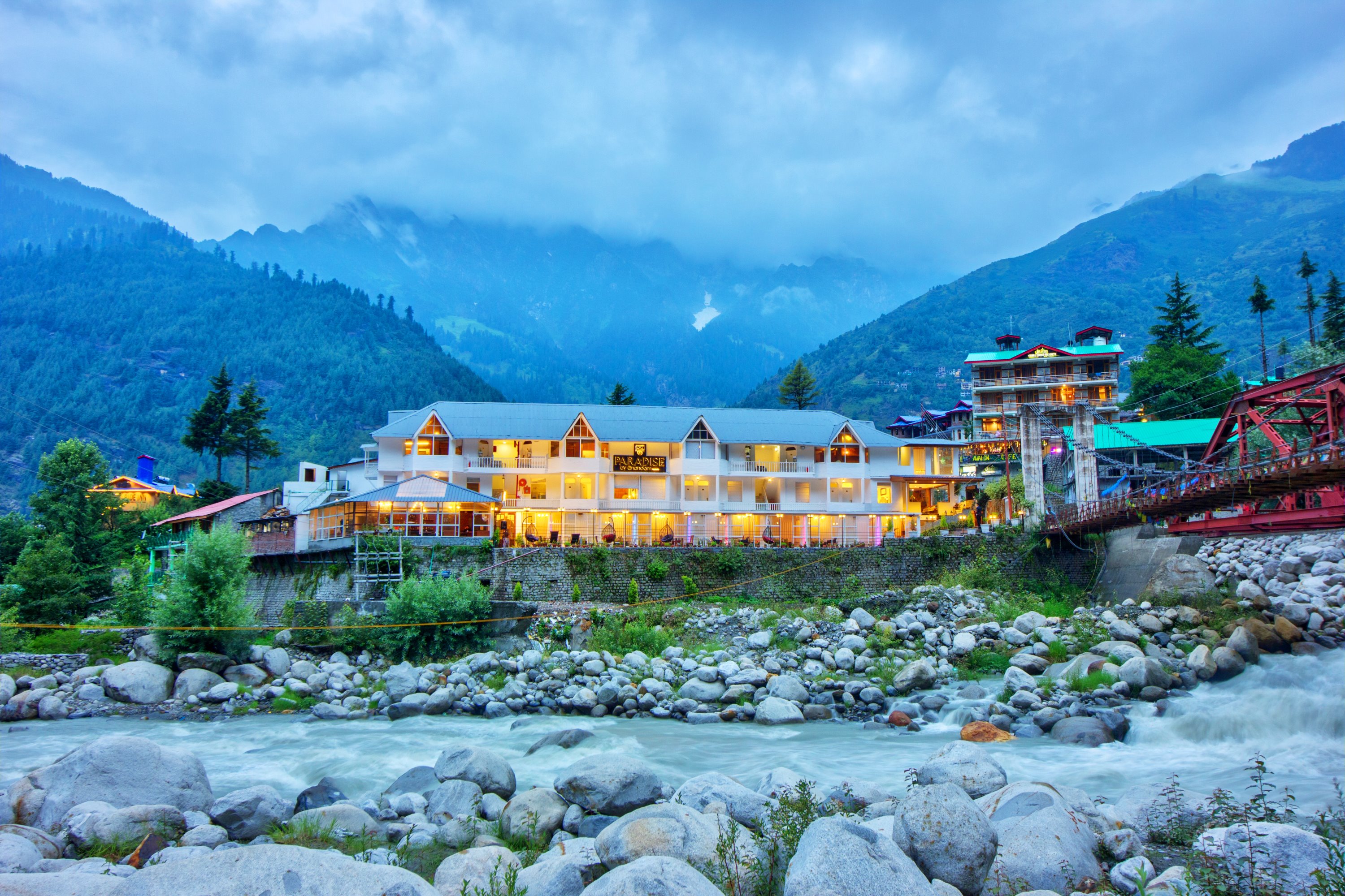 PARADISE-The Whitehouse Cafe (A Riverside Retreat) - Tap to explore photos