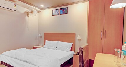 Collection O One Hotel Room Type - Classic