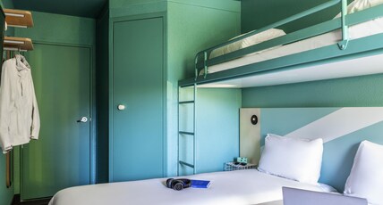 ibis budget Marne la Vallee Chelles Room Type - TRIPLE - Room for 3 people with 3 single beds ibis budget Marne la Vallee Chelles Room Type - TRIPLE - Room for 3 people with 3 single beds