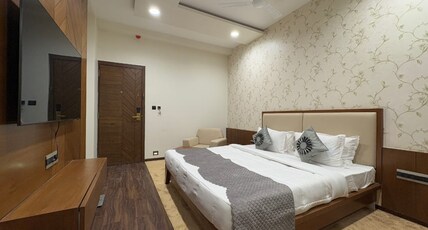 Pam Premium Hotel Vadodara Room Type - Premium Grand Room