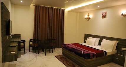 Shri Nehas Hotel And Restaurant Room Type - Super Deluxe Room