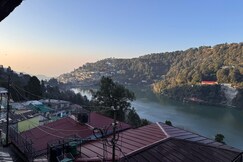 Lake Vista 2bhk close to Mall Road  Mellow