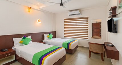 Treebo Amigos Residency - 500M From Cochin Airport Room Type - Deluxe Room
