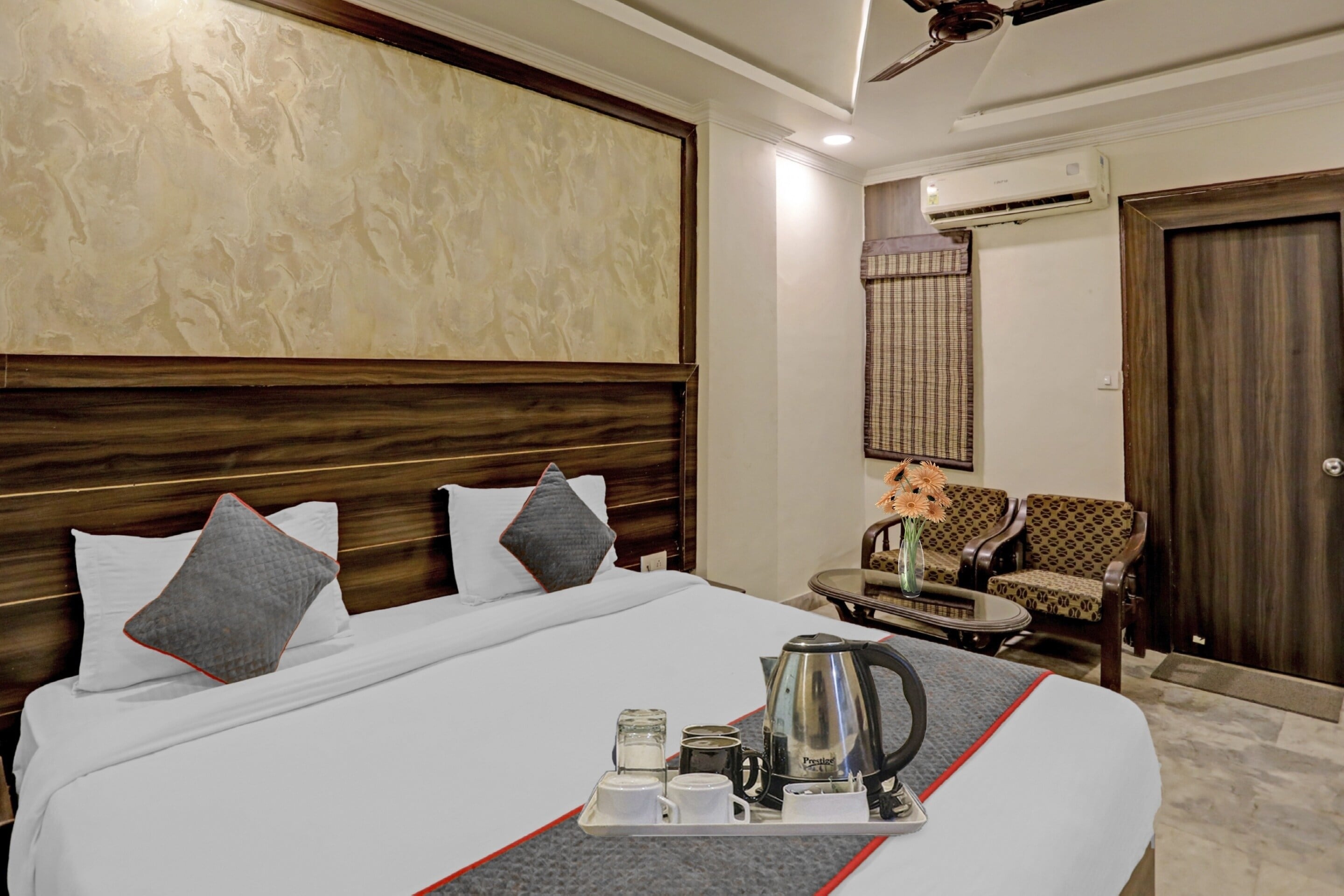 Townhouse Jai Guru Ji Nearest Merceds Benz Sector 11 - Tap to explore photos