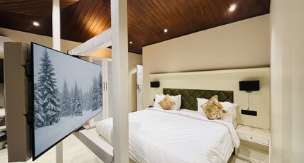 Lakewalk Suites Room Type - Suite Room with Lake and Mountain View