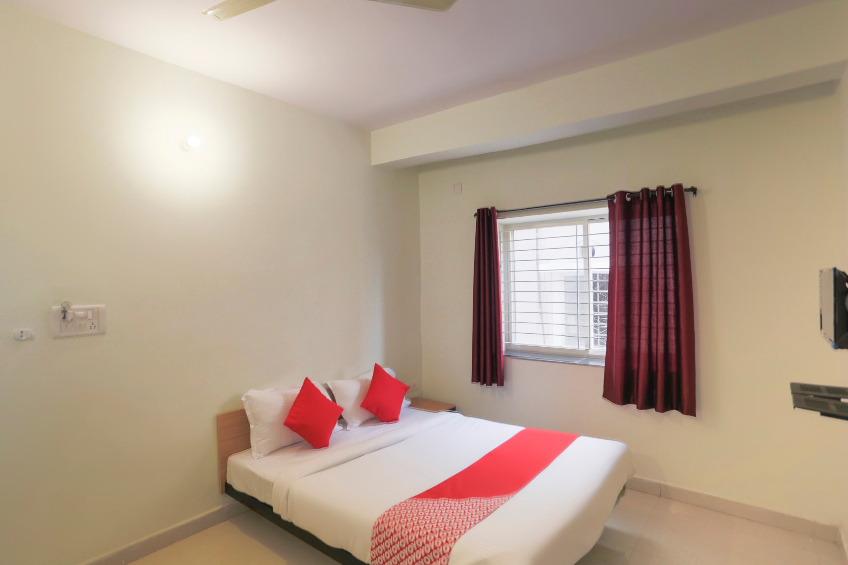 Super Hotel O Prashant Villa - Tap to explore photos