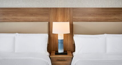 Candlewood Suites BURLINGTON CONFERENCE CENTRE Room Type - 2 Queen Studio Atrium View