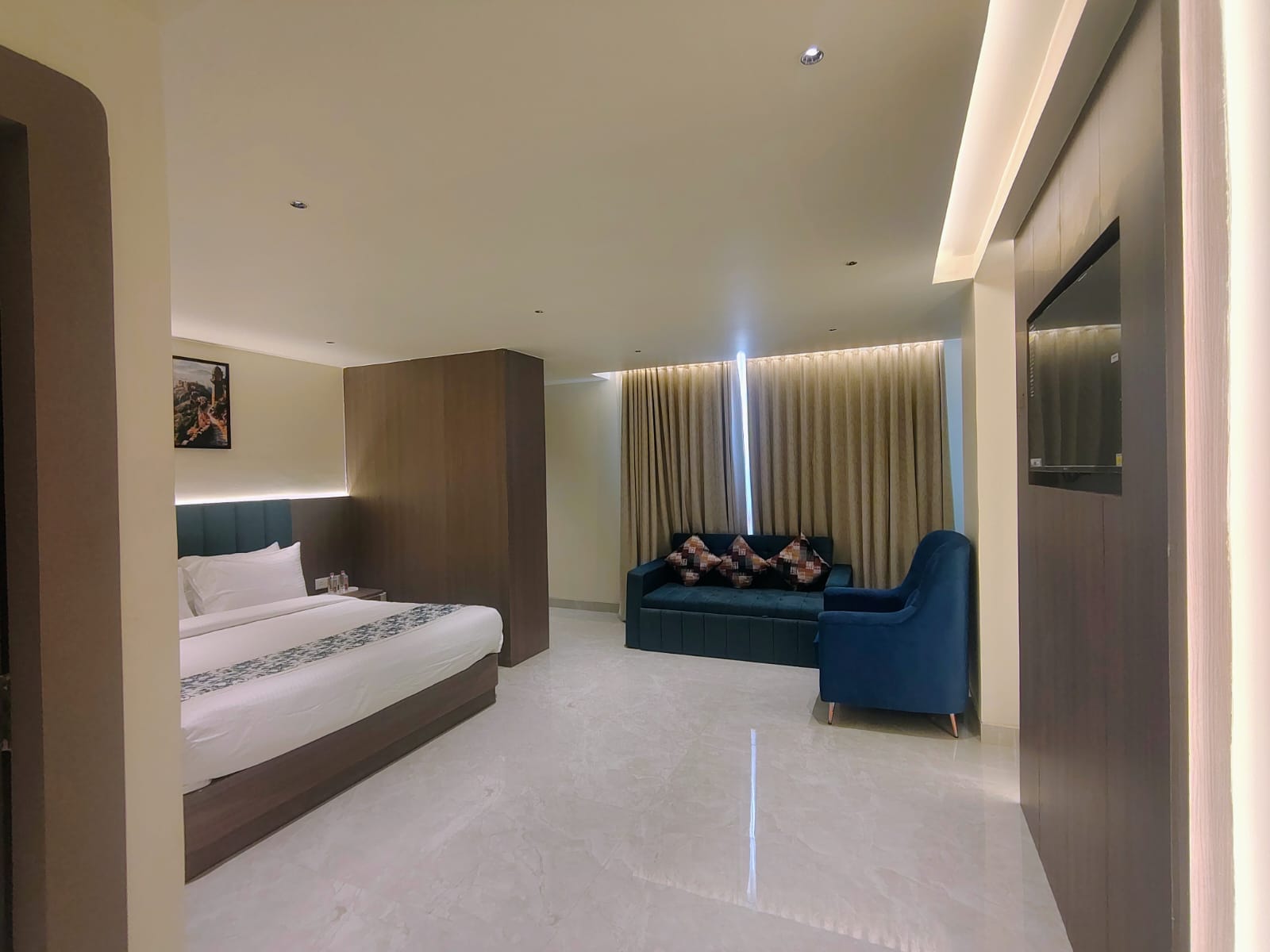 Hotel Royal Prabhu - Tap to explore photos