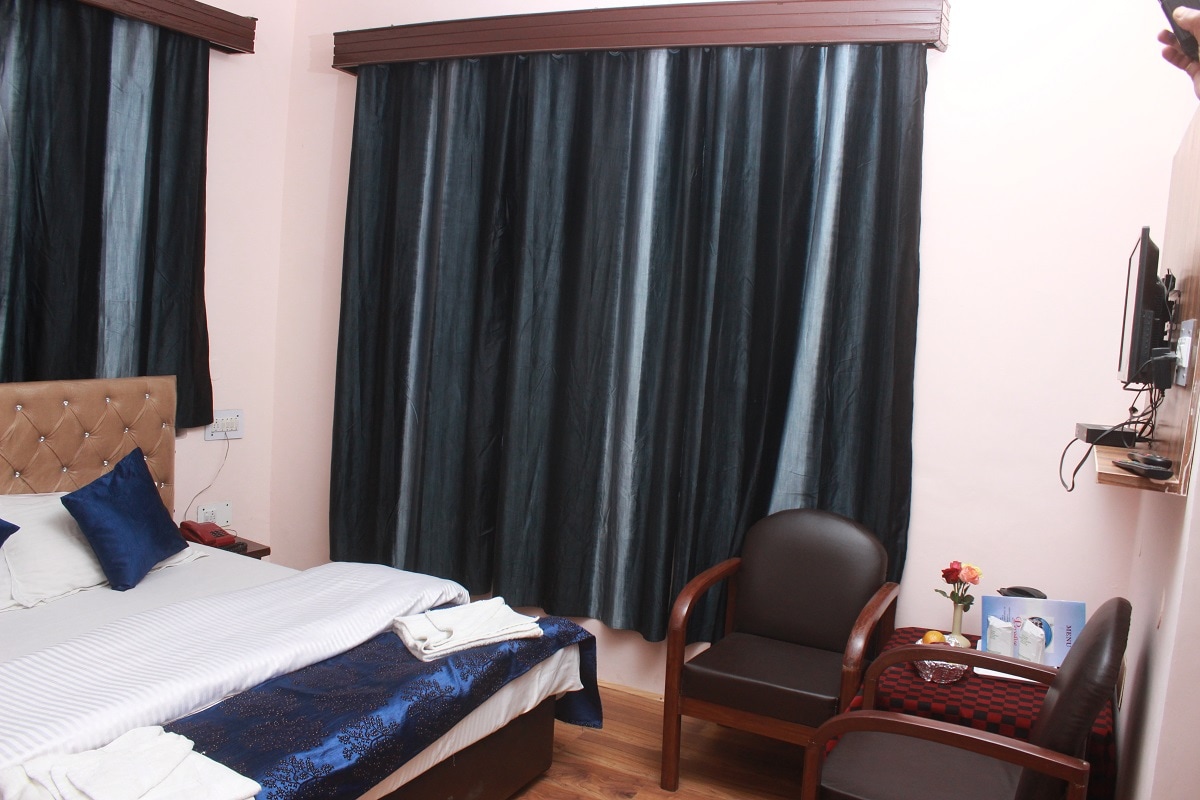 Hotel Paradise - Tap to explore photos