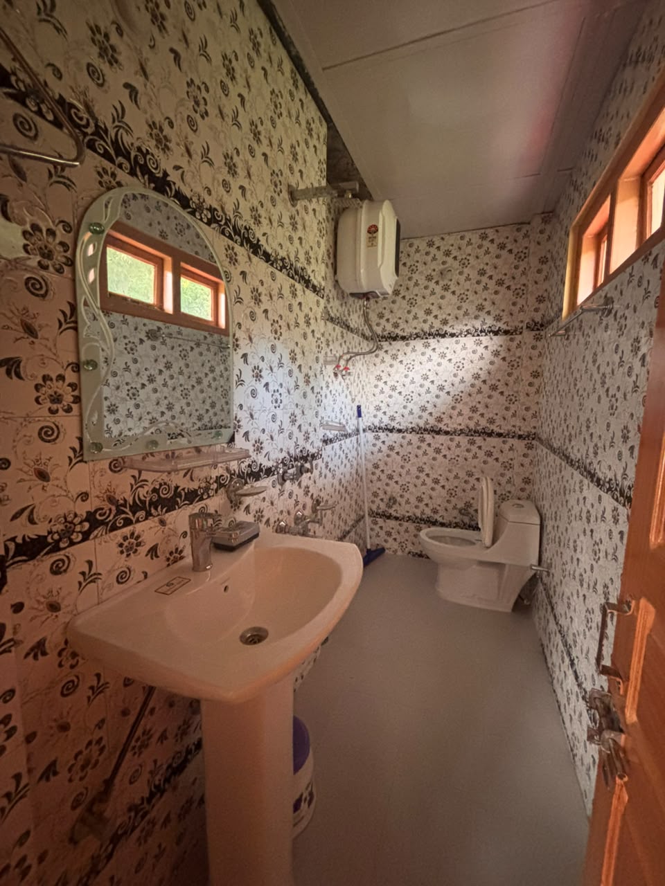 DELTA Inn HOME STAY - Tap to explore photos