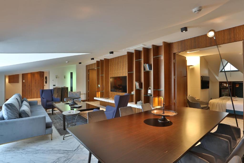 Dosso Dossi Hotels & Spa Downtown - Tap to explore photos