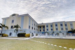 Holiday Inn Express Trincity