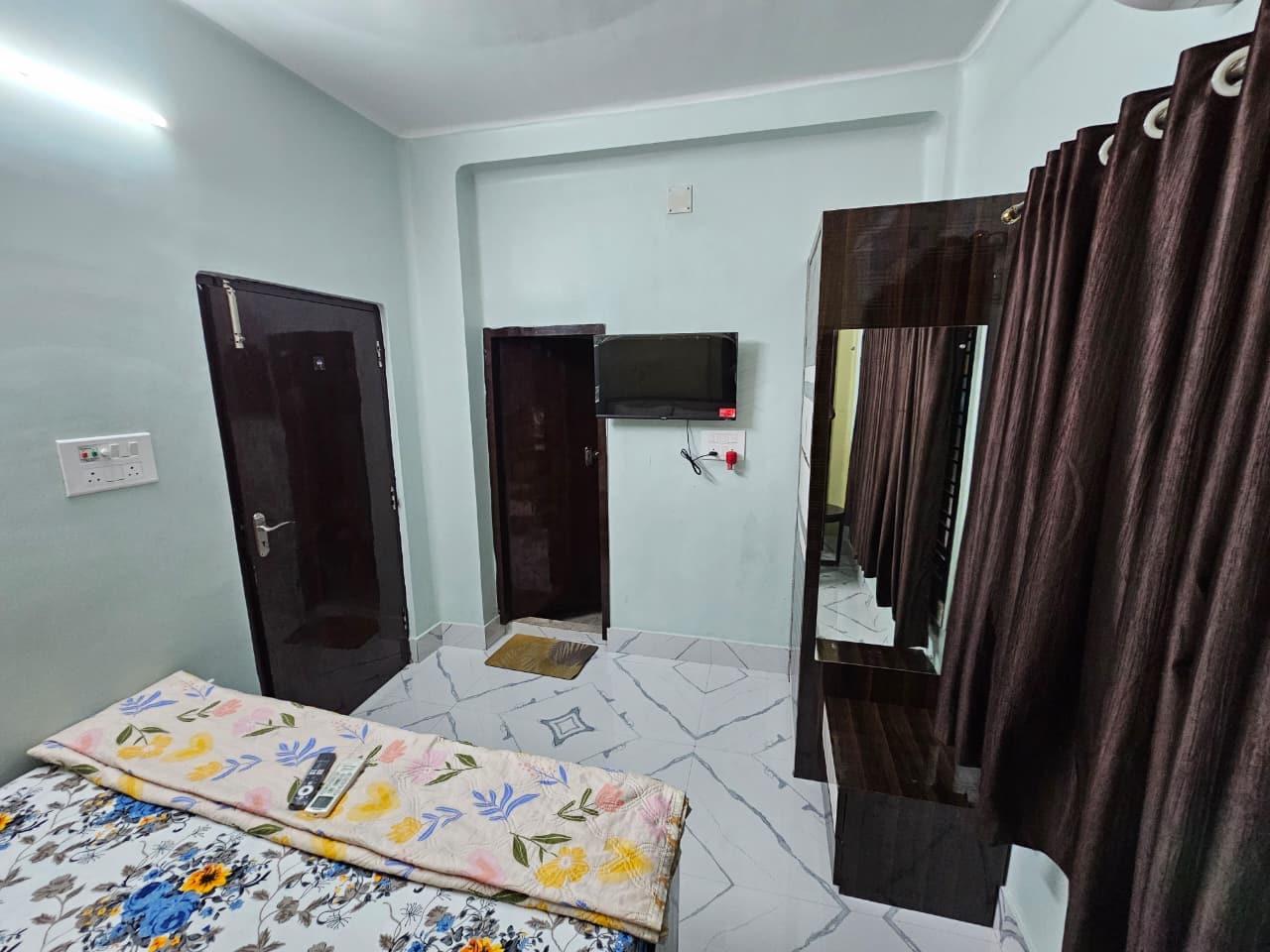 The Moon Homestay - Tap to explore photos