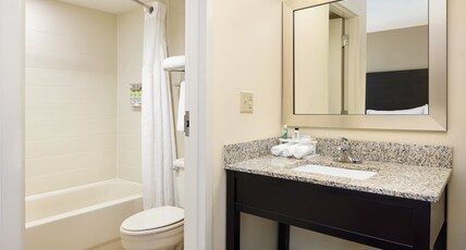 Holiday Inn Express & Suites Alpharetta Room Type - 1 King Suite Communications Accessible