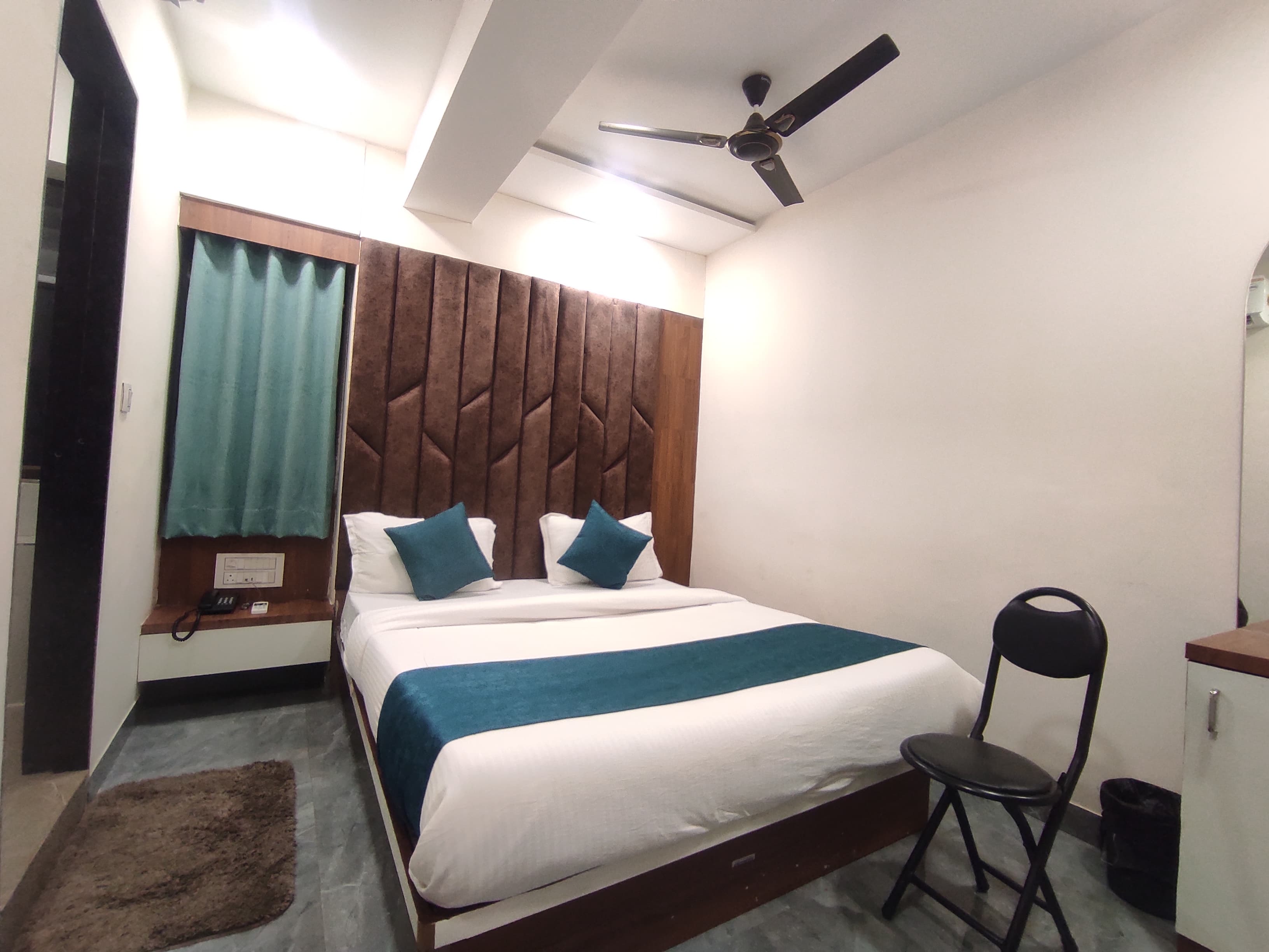 Hotel Earth Inn, Subhash Bridge, Ahmedabad - Tap to explore photos