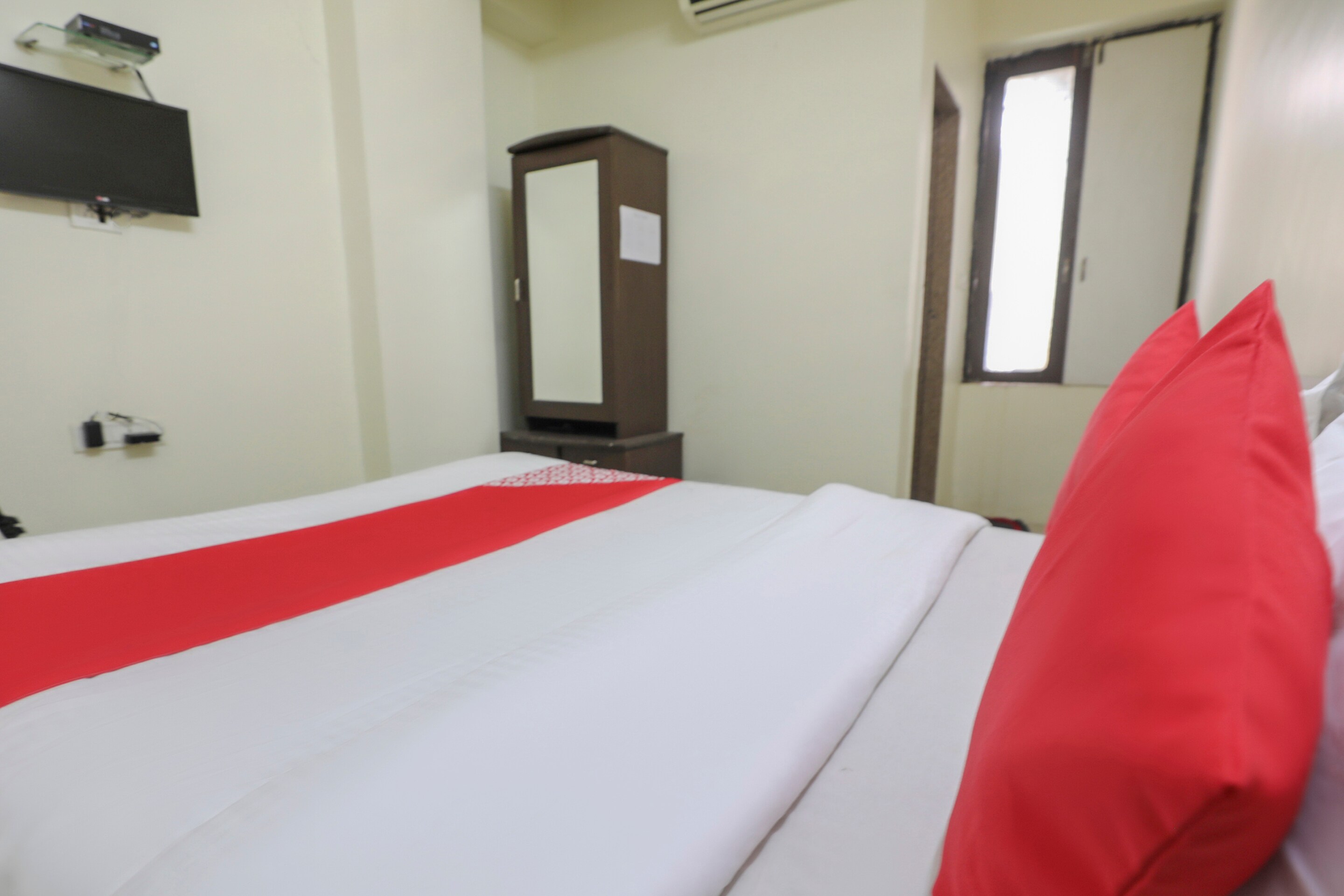 OYO 74873 Shyam Vatika Banquet And Rooms - Tap to explore photos
