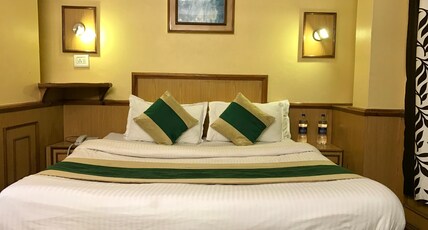 Samrat regency Mall Road Room Type - Deluxe Room