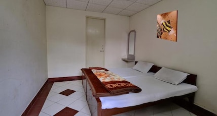 HOTEL SHEELA- 100 MTR from TAJ MAHAL Room Type - Standard Non AC HOTEL SHEELA- 100 MTR from TAJ MAHAL Room Type - Standard Non AC