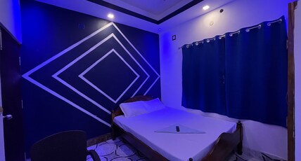 Cloud 9 INN Room Type - Deluxe room Non ac