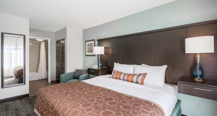 Staybridge Suites WILMINGTON-NEWARK Room Type - 1 King Bed 1 Queen Bed 2 Bedroom Suite