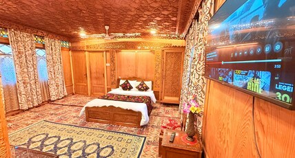  Royal Dandoo Palace - Houseboat Room Type - Family Suite Room