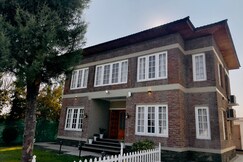 Gulberg Cottage- Entire BHK Cottage near Srinagar Aiport