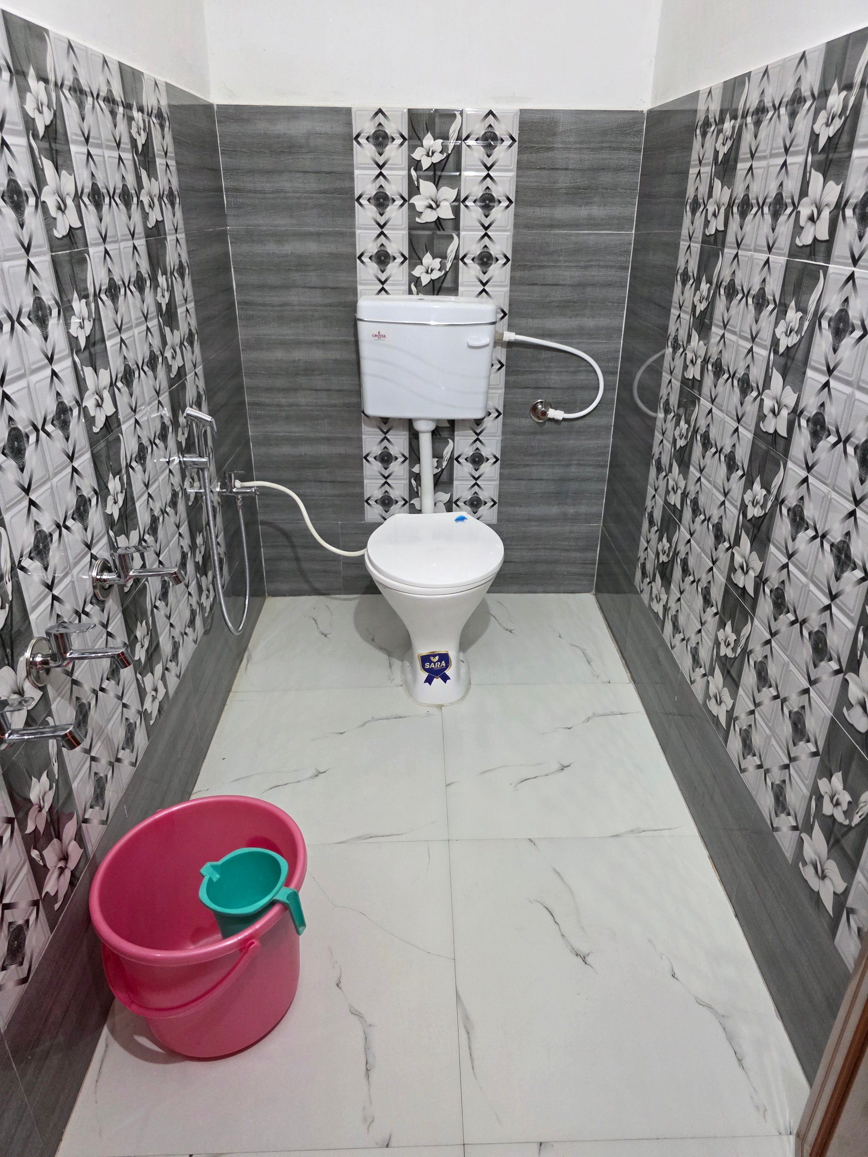 Aastha Home Stay - Tap to explore photos