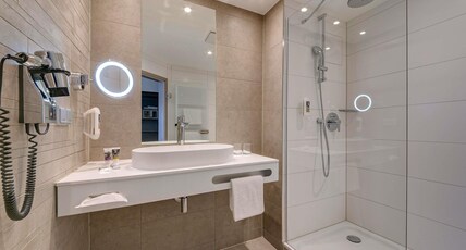 Mercure Hotel Am Entenfang Hannover Room Type - Standard Room with a queen-size bed