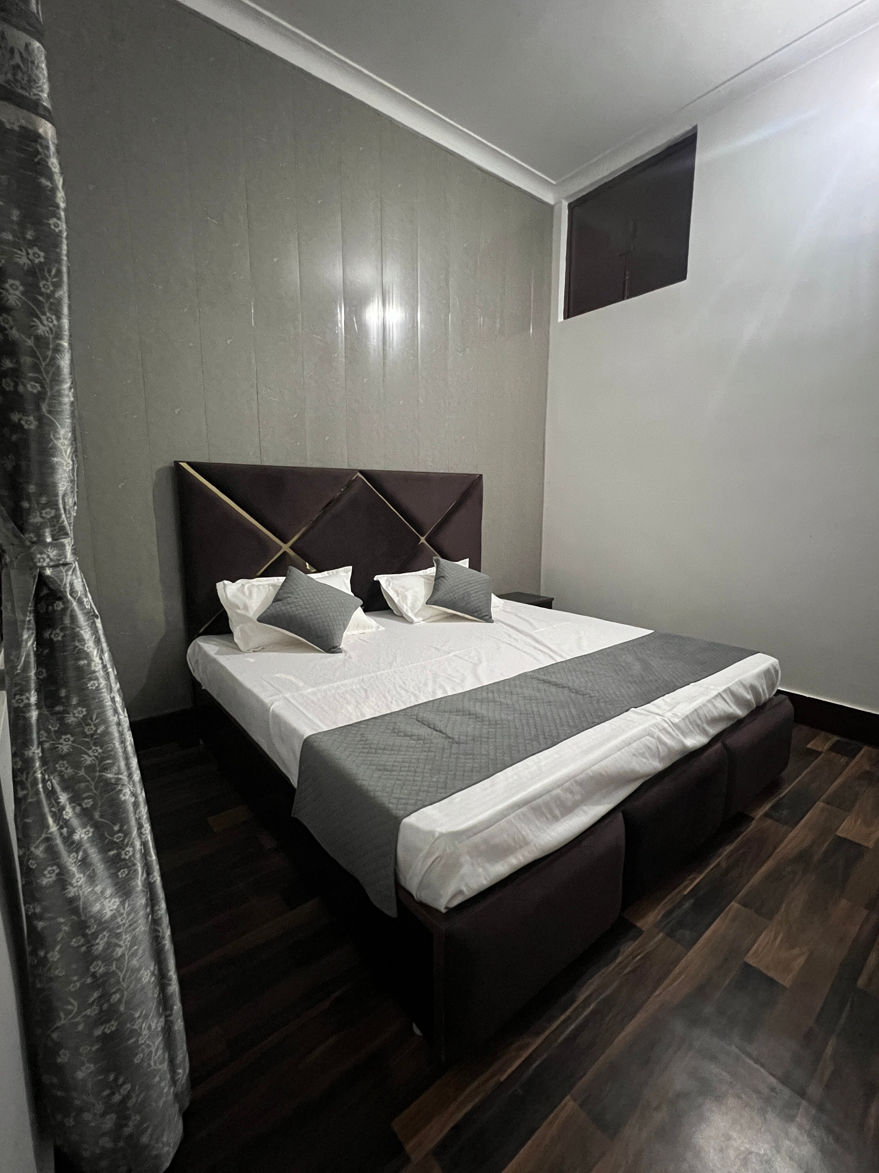 Saryu Sankul Homestay - Tap to explore photos