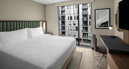 Embassy Suites by Hilton Madison Downtown Room Type - 1K 1BDRM STE MOB ACC TUB