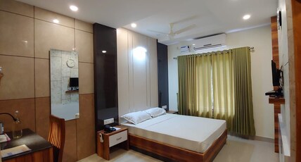 Sree Gokulam Sabari Room Type - Standard AC Double Room