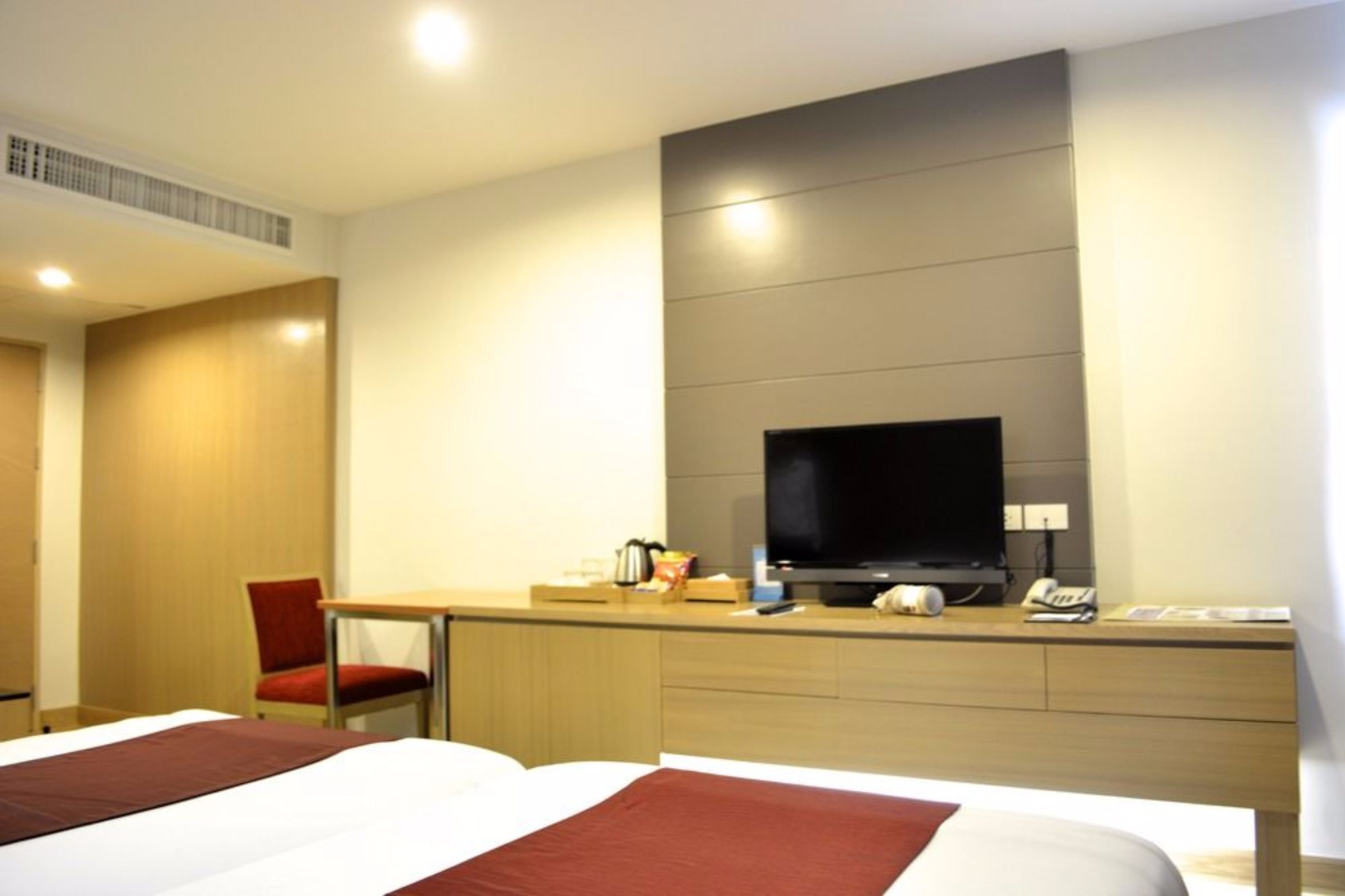A-One Motel Bangkok - Tap to explore photos