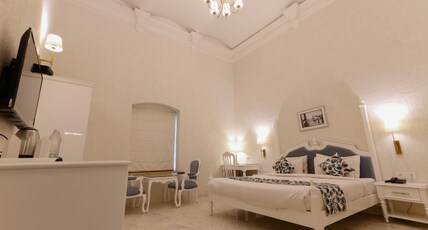 SAROJA HERITAGE HOTEL, Varanasi Room Type - Supreme Deluxe Room