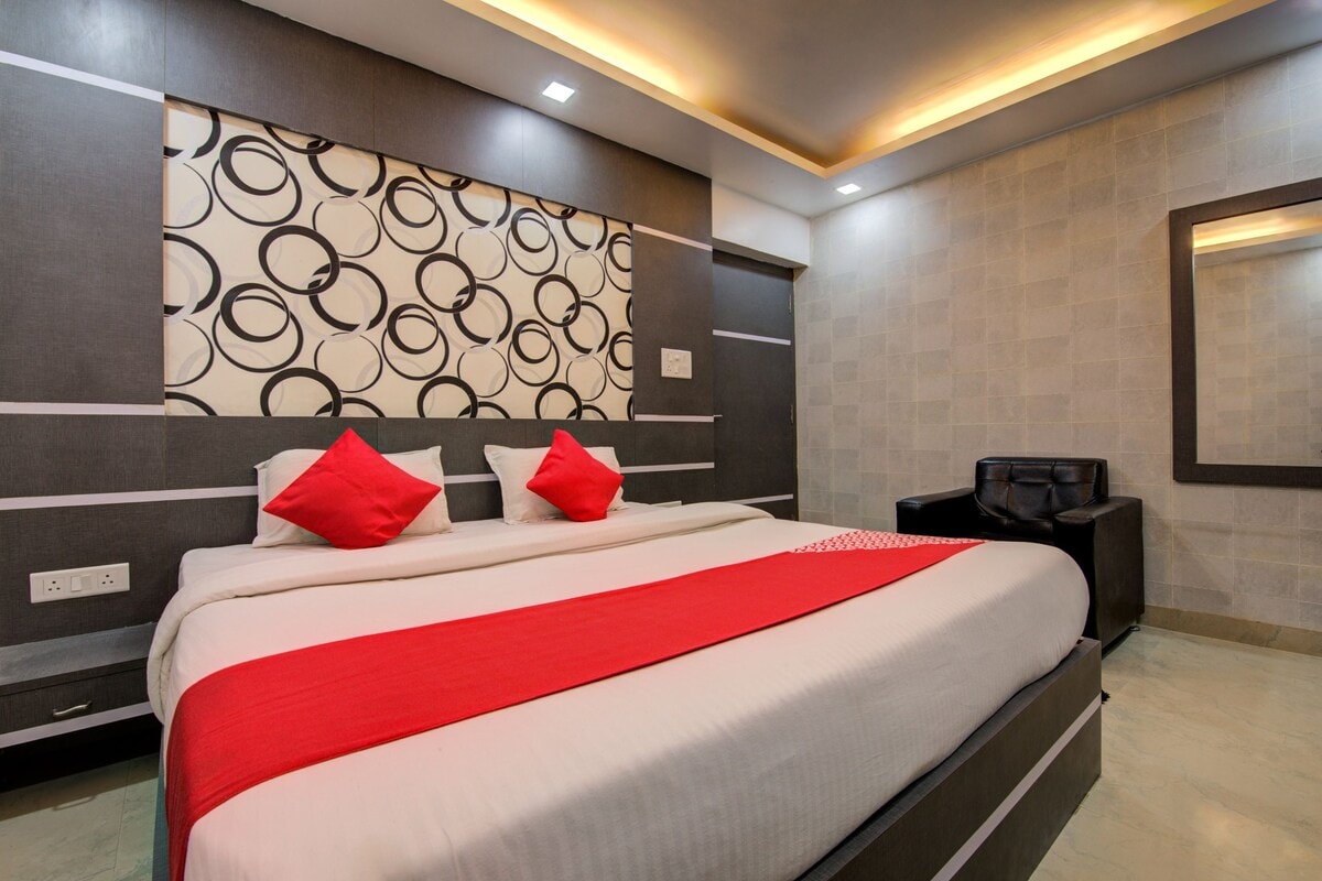 Hotel Blue Sapphire 5 Min walking distance from Railway Station - Tap to explore photos