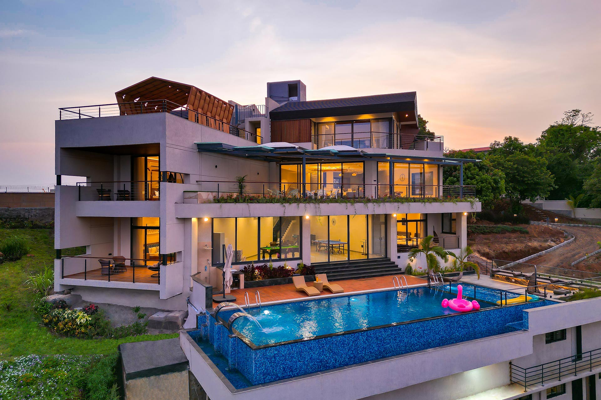 StayVista at Pearl Lakeview Mansion - Tap to explore photos