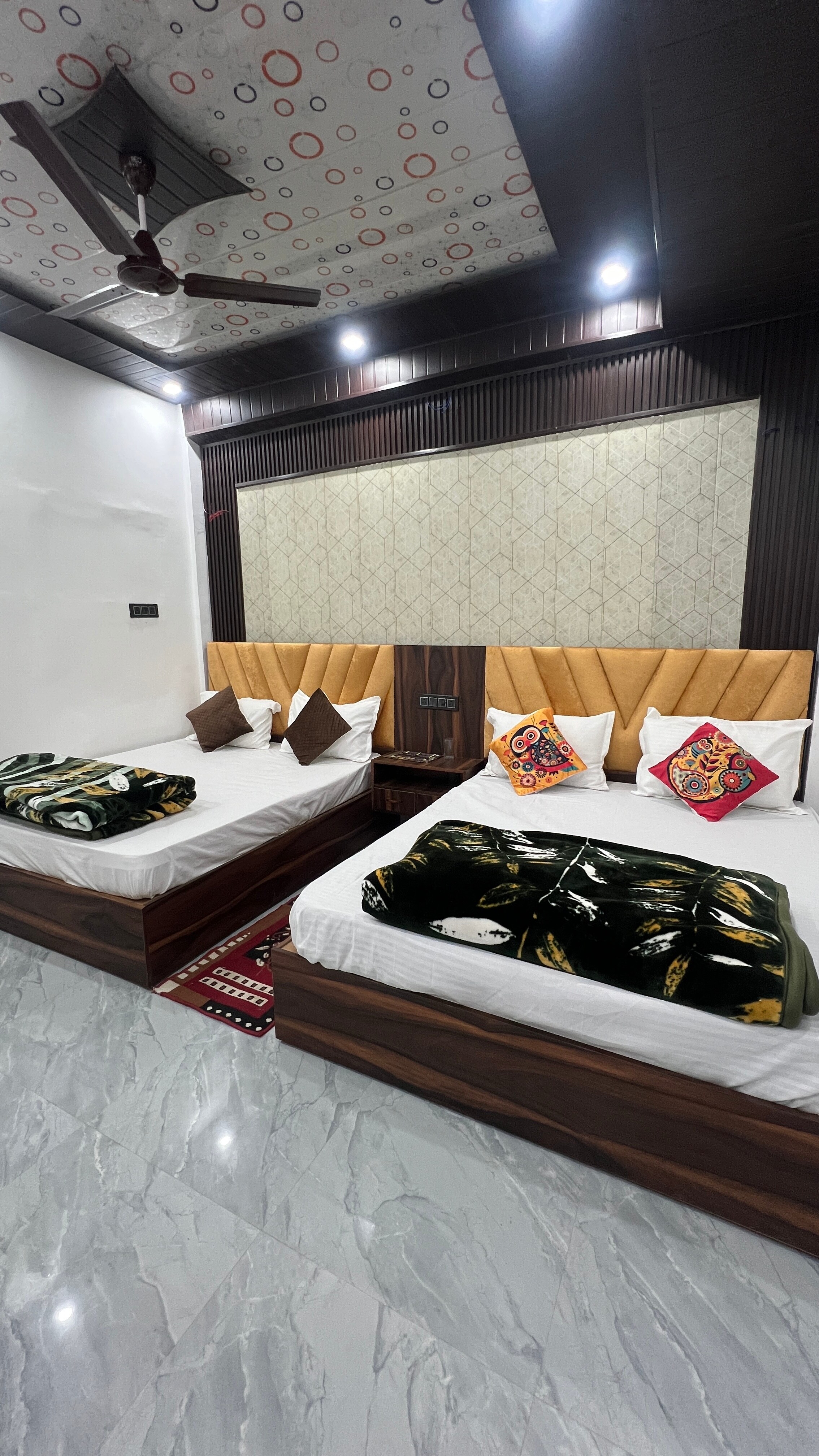 Sri Kanak Bihari Homestay - Tap to explore photos