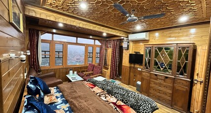 Sun N Shade Guest House Room Type - Lake View