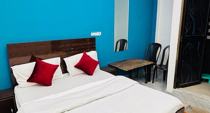 Devkritii Innn stays Room Type - Bedroom 103