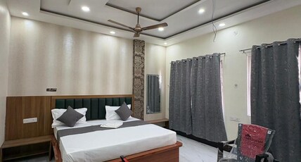 Hotel Avantika Kashi Room Type - Deluxe Room 
