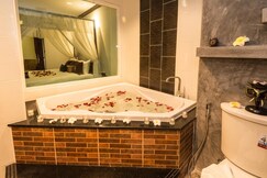 Tanawan Phuket Hotel
