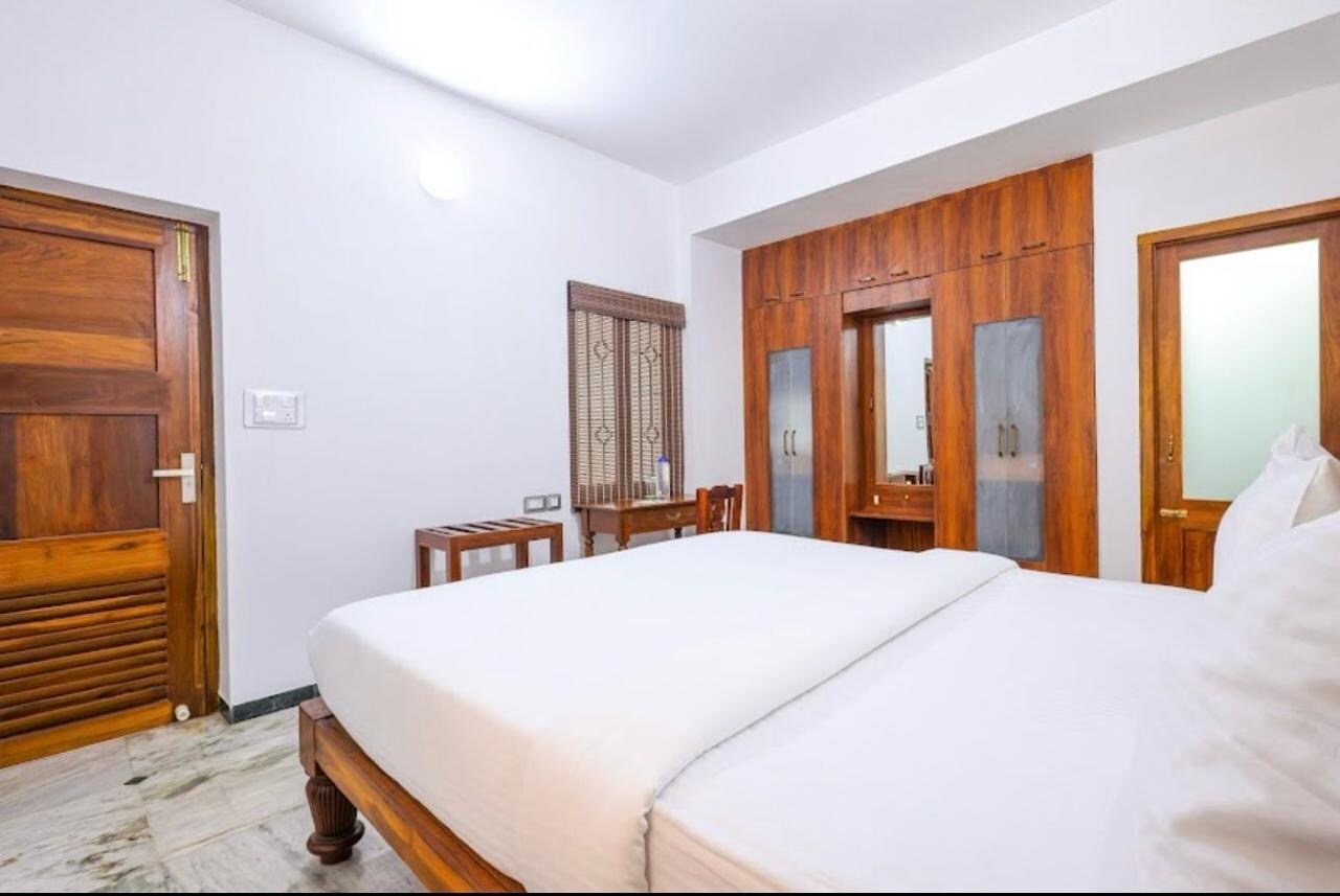 5 minutes to White Town 2BHK house Tranquil - Tap to explore photos