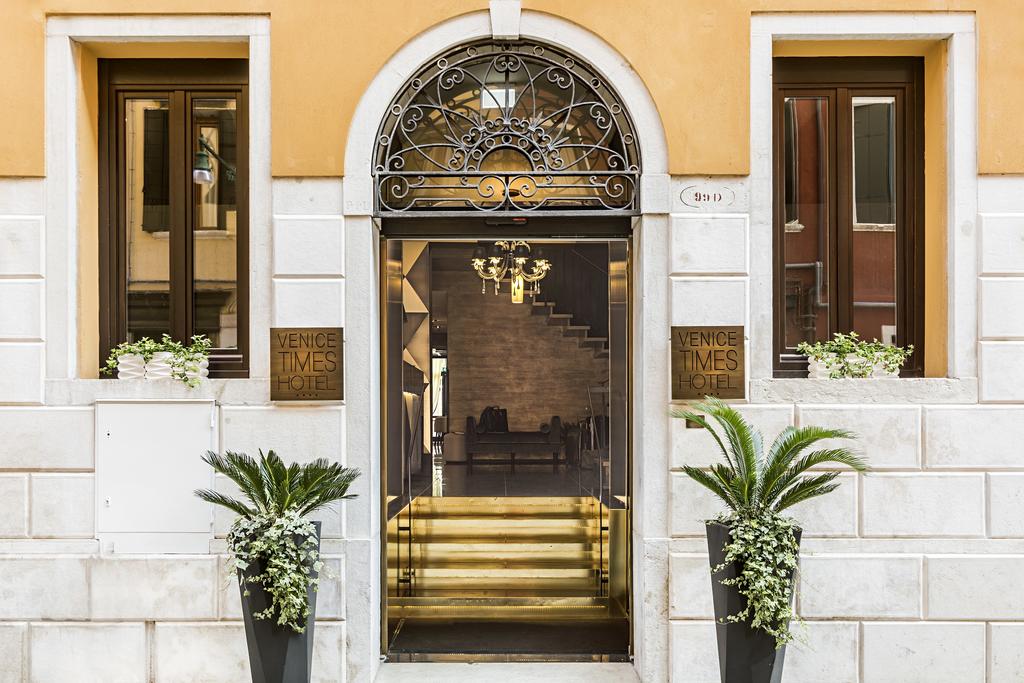 Venice Times Hotel - Tap to explore photos